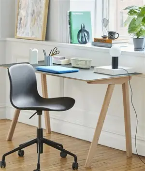 Hay bord - CPH90 - skrivebord (ben i sæbebehandlet eg og top i black linoleum)
