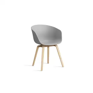 Hay - Spisebordsstol - AAC 22 - About a Chair - Concrete Grey 2.0 - Ben: sæbebehandlet eg 