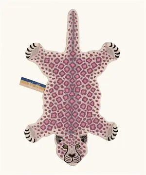 Doing Goods - Lilly Leopard Gulvtæppe - Large - Pink