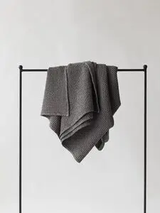 Tell Me More - Miro blanket 140x200 - dark grey