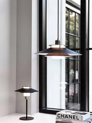 Halo Design - Rivoli Bordlampe - Sort/Messing