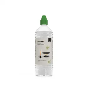 Flaske med klar væske, grøn hætte, etikette viser flammebrug. Höfats bioethanol flydende brændstof.
