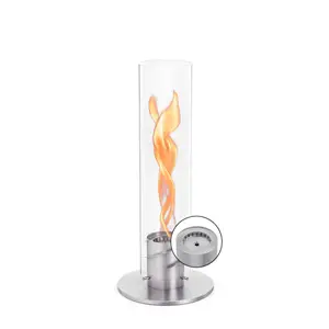 Sølvfarvet SPIN 1200 bordpejs med cylindrisk glas og flamme. Inkl. nærbillede af basen.