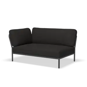 Hjørnesofa med venstre armlæn, i sodgrå stof. Minimalistisk design med slanke ben.