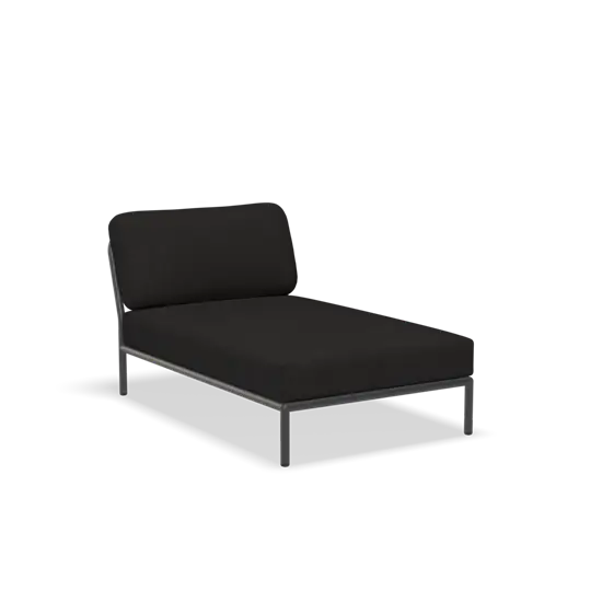 Chaiselong i minimalistisk design med kulstofbetræk og metalramme.