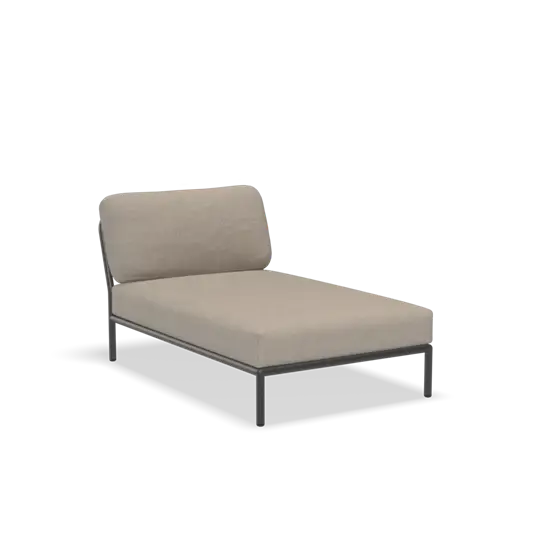 Moderne chaiselong i askefarvet stof med slankt metalstel. Minimalistisk og stilfuldt design.