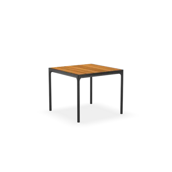 Firkantet bord med bambusplade og moderne, enkel ramme. Minimalistisk design.