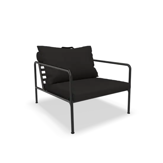 Moderne stol med sort stofpude, metalramme og minimalistisk design.