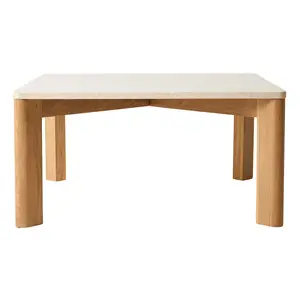 Kvadratisk bordplade i stenlook, fire solide træben, enkel og moderne stil.