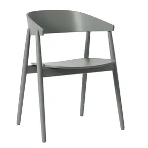 Grå stol med buet rygstøtte, fire ben og moderne design.