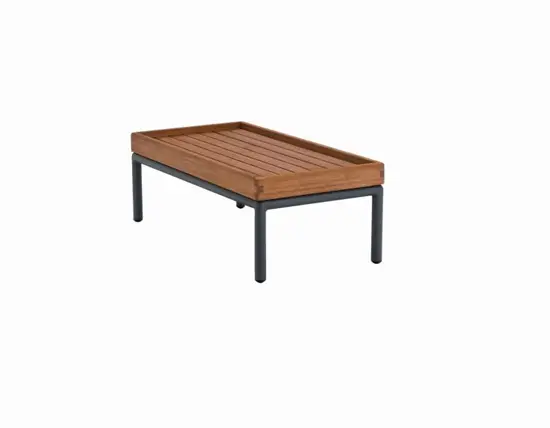 Rektangulært bambusbord med mørk ramme. Elegant og minimalistisk design.