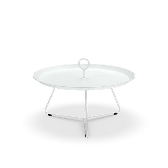 Rundt, hvidt bakke-bord med centralt håndtag og tre ben. Minimalistisk og moderne design.