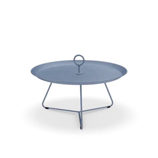 Rundt blått bakke-bord med centrumshåndtag og tre ben, designet i en minimalistisk stil.