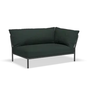 Mørk stofsofa med metalben, L-formet design. Moderne og minimalistisk stil til udendørs brug.