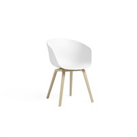 HAY stol - AAC22 - Hvid med ben i lakeret eg