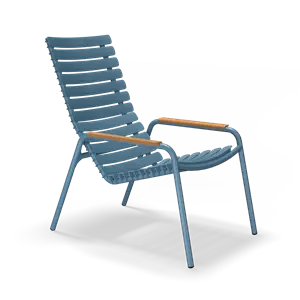 Houe - ReCLIPS Lounge chair - Sky blue. Armrest i bambus