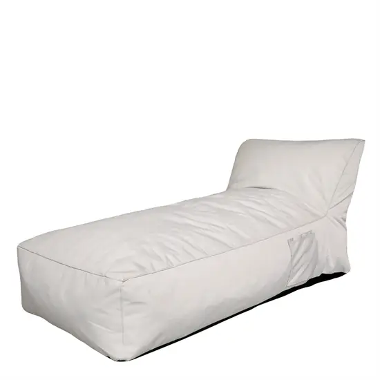 Beige udendørs daybed med blød polstring og skrå ryglæn, ideel til afslapning.