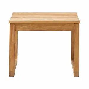 Rektangulær teakstol med rene linjer og lige ben. Minimalistisk design, slank og enkel stil.