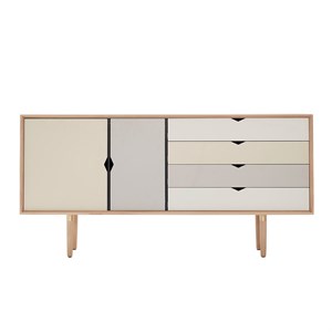 Andersen Furniture - S6 Sideboard - EG/SÆBE MED FLERFARVEDE FRONTER