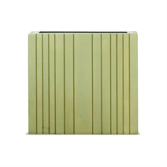 Lysegrøn rektangulær plantekasse med lodrette riller, måler 77 x 33 x 70 cm.