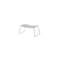 Fodskammel med vævet sæde og let ramme i minimalistisk design, hvid farve.