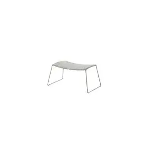 Fodskammel med vævet sæde og let ramme i minimalistisk design, hvid farve.