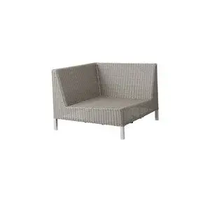 Hjørnesofa med vævet tekstur, lav ryg og sæde, slanke ben. Designet af Cane-line.