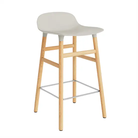 Normann Copenhagen - Form Barstool 65 cm - Lys grå/Eg