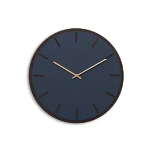 Hemverk - Vægur - Mørk Eg/Smokey Blue - Guld visere - Ø38 cm
