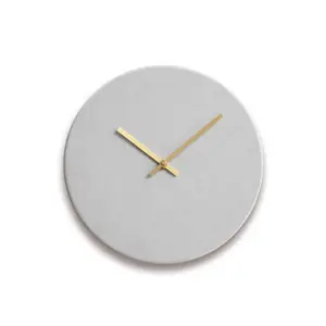 Hemverk - Vægur - Shape - Lys grå - Guld visere - Ø38 cm