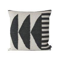 Ferm Living - Kelim pude - black triangles