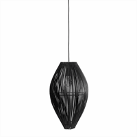 Sort pendellampe med kurvelignende design, åbent mønster og slanke lodrette striber.