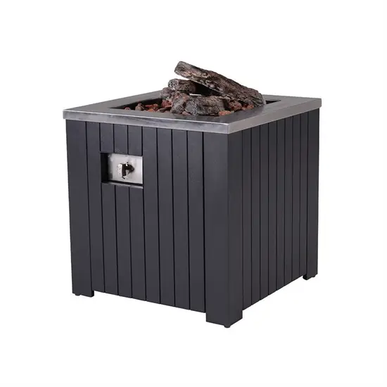 Sort firkantet bålsted med metal top og lavasten. Har en kontrolpanel på siden.