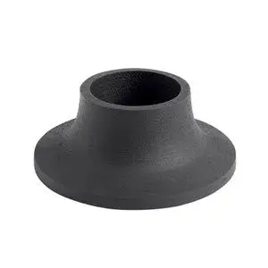 Moderne lysestage med bred base og cirkulær åbning, minimalistisk design.