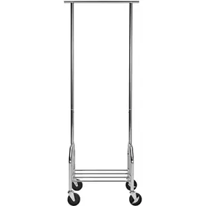 Fritstående tøjstativ i sølv med hjul og lås. Enkel, minimalistisk design til ophængning af tøj.
