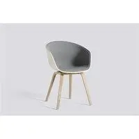 HAY AAC22 stol - Front polstret - Ben i sæbebehandlet eg/surface farve 120 (cream hvid skal)