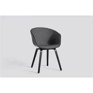 HAY AAC22 stol - Front polstret - Ben i sort eg/surface farve 190 (sort skal)