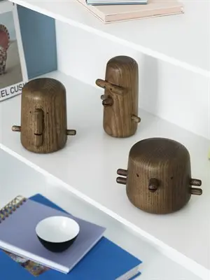 Normann Copenhagen - Ni træfigur - Bejdset ask 