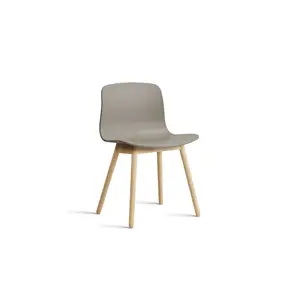 Hay - Spisebordsstol - AAC 12 - About a chair - Khaki 2.0 - Ben: sæbebehandlet eg