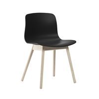Hay - about a chair AAC12 (sæbebehandlet eg/sort)