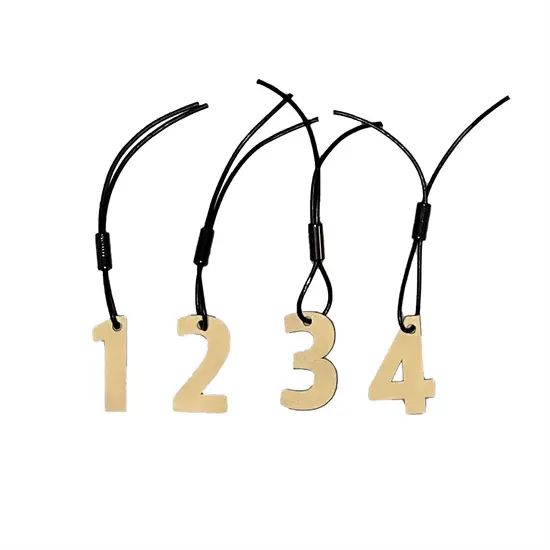Fire beige tal med sorte snore: 1, 2, 3, 4. Minimalistisk og fladt design.