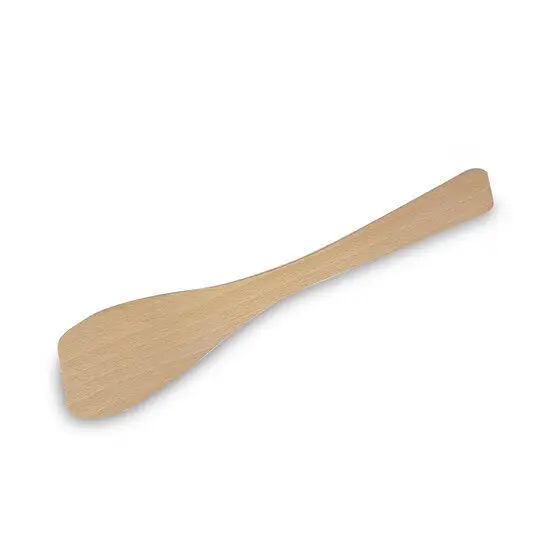Lys træspatel af bøgetræ med flad, bred ende og glat overflade. Elegant og enkel design.