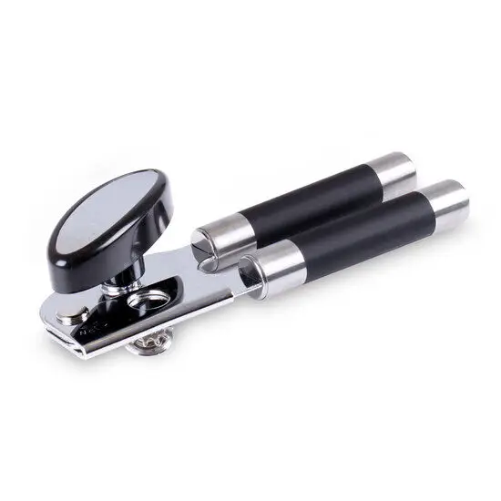Dåseåbner med sorte håndtag og skinnende metalhjul, elegant og funktionel design.