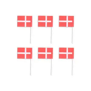 Seks røde og hvide danske flag i silikone, arrangeret i to rækker á tre.