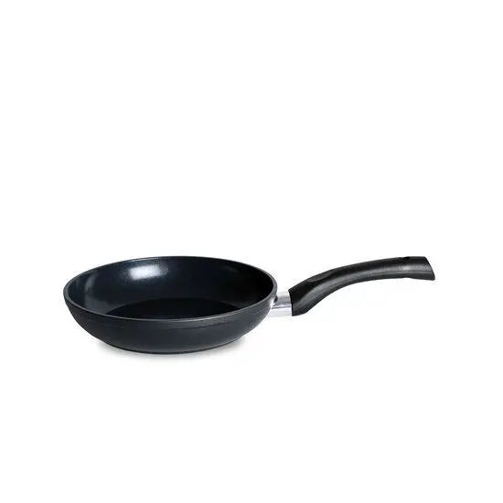 Sort stegepande med keramisk belægning og ergonomisk håndtag, 20 cm i diameter.
