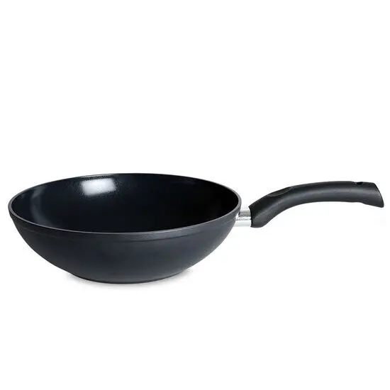 Sort wokpande med keramisk belægning og buet håndtag, 28 cm i diameter.