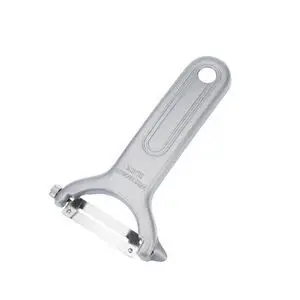 Ergonomisk grøntsagsskræller med buet klinge og håndtag med ophængshul.