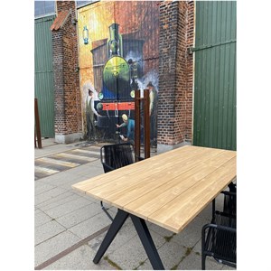 friis furniture - Alba Table - længde 200 cm - Teak træ og galvaniseret sorte ben