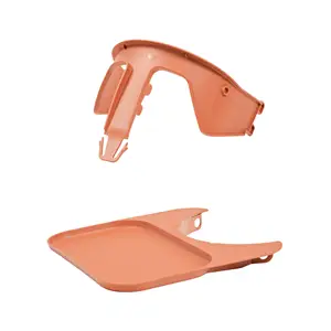 Terracotta pink bakke og bøjle til montering på højstol, tilpasset små børn.