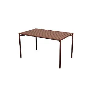 Rektangulært spisebord i ørkenrød aluminium med lameldesign og fire ben. Enkel og stilren.